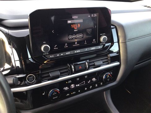 Used 2024 Nissan Pathfinder SV image 14