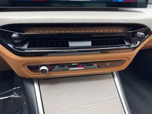 Used 2025 BMW 330i xDrive Sedan w/ Premium Package image 64