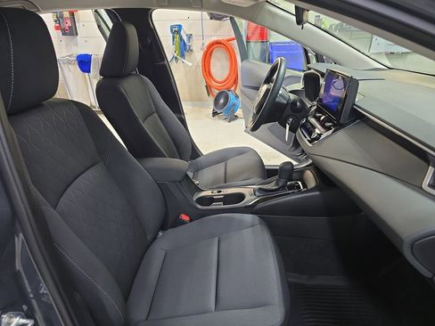 Used 2025 Toyota Corolla LE FWD image 12
