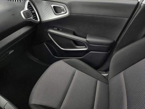 Used 2025 Kia Soul LX image 27
