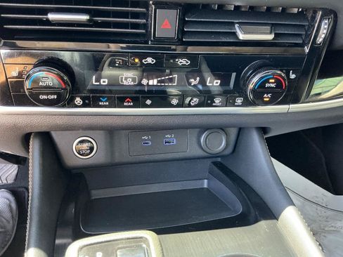 Used 2023 Nissan Rogue SL w/ SL Premium Package FWD image 23