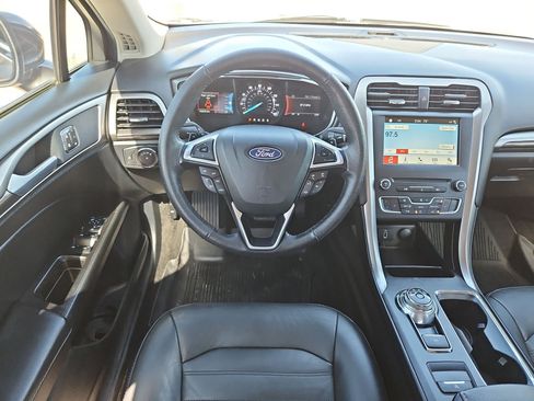 Used 2018 Ford Fusion SE w/ Fusion SE Technology Package image 26
