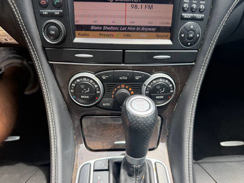 Used 2011 Mercedes-Benz SL 550 image 22