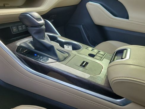 Used 2023 Toyota Highlander L image 29