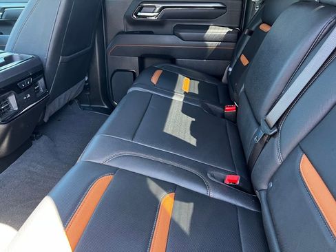 Used 2025 GMC Sierra 2500 AT4 image 14