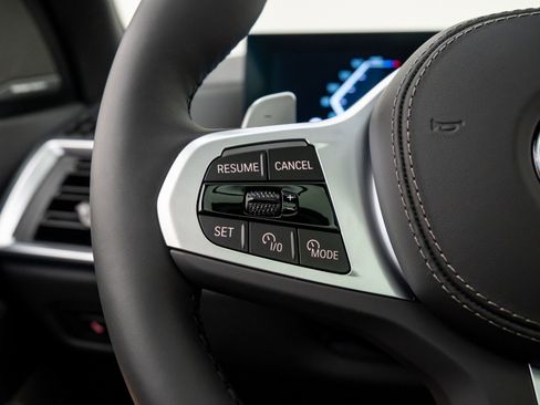 Used 2026 BMW X5 xDrive40i w/ M Sport Package image 33