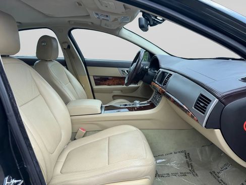 Used 2010 Jaguar XF Premium RWD image 32