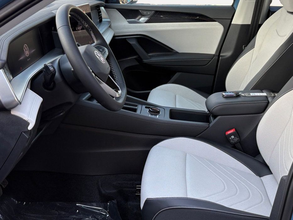 New 2026 Volkswagen Tiguan SE FWD image 22