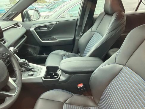 Used 2023 Toyota RAV4 XSE AWD/4WD image 9