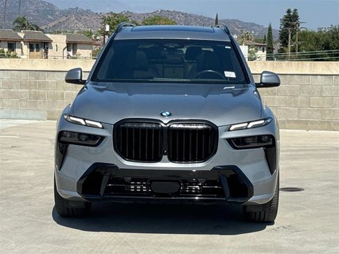 Used 2023 BMW X7 xDrive40i w/ M Sport Package image 2