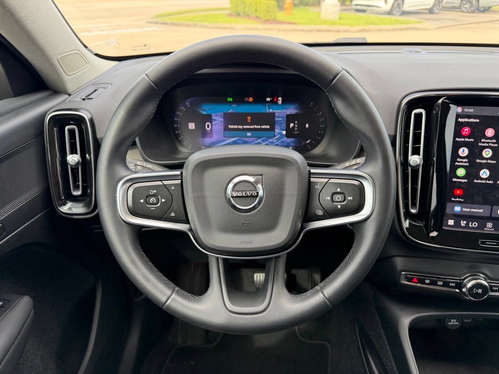Used 2023 Volvo XC40 B5 Core w/ Protection Package Premier AWD/4WD image 17