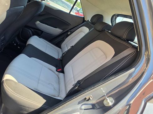 Used 2024 Hyundai Venue SEL FWD image 7