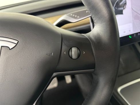 Used 2021 Tesla Model Y Long Range image 16