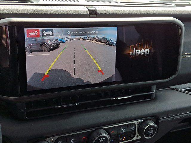 Used 2024 Jeep Wrangler Unlimited Sahara w/ Technology Group AWD/4WD image 18