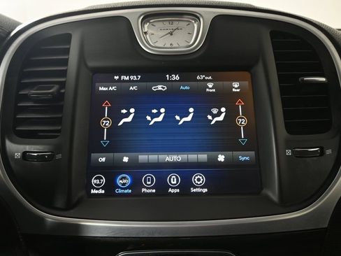 Used 2022 Chrysler 300 Touring w/ Sport Appearance Package image 27