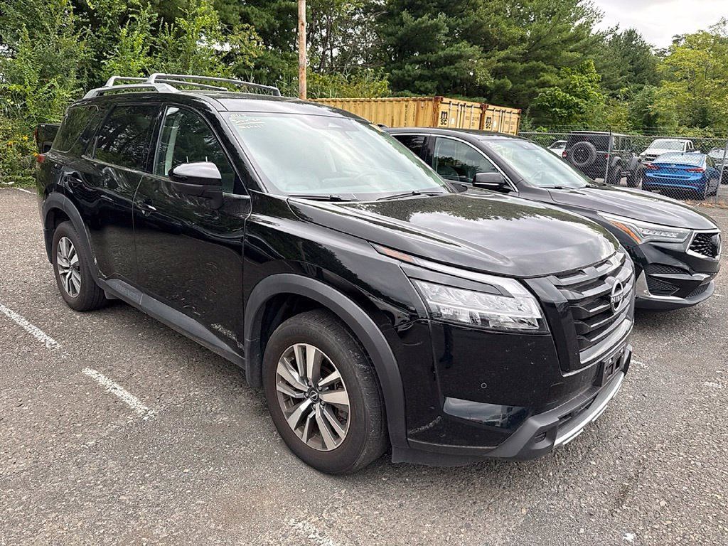 Used 2024 Nissan Pathfinder SL w/ Black Appearance Package AWD/4WD image 3