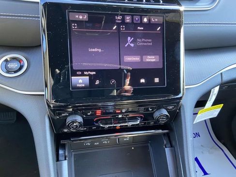 New 2025 Jeep Grand Cherokee Altitude image 18