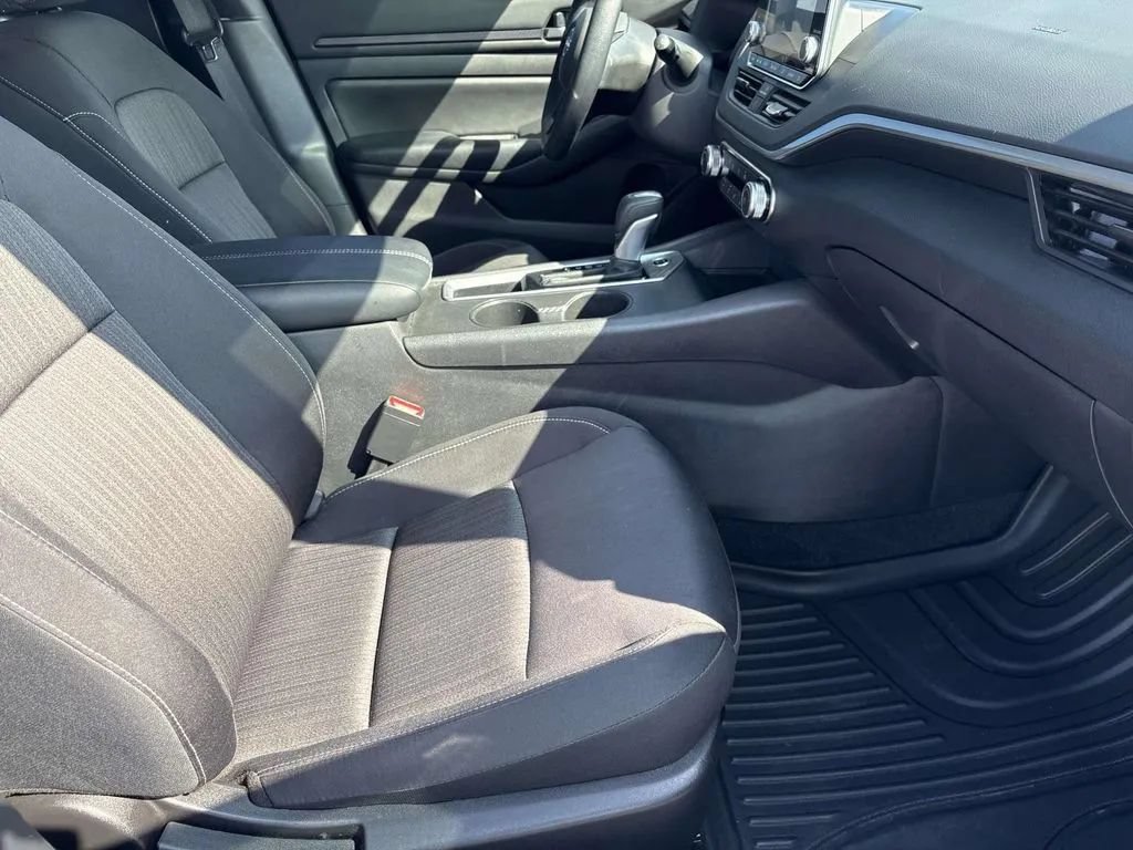 Used 2025 Nissan Altima 2.5 S FWD image 22