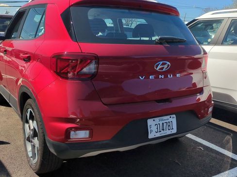 Used 2025 Hyundai Venue Limited FWD image 7