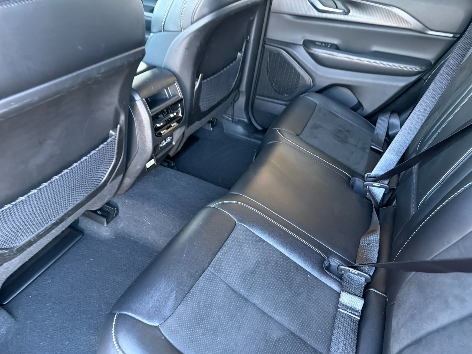 Used 2023 Jeep Grand Cherokee Altitude AWD/4WD image 13