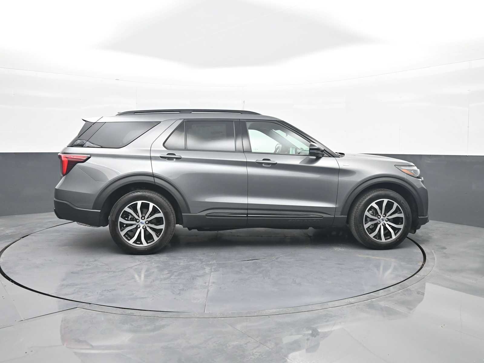 New 2025 Ford Explorer ST-Line AWD/4WD image 9