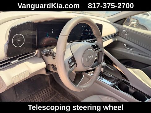 Used 2025 Hyundai Elantra SEL FWD image 14