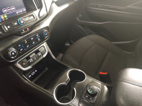 Used 2024 GMC Terrain SLE image 26