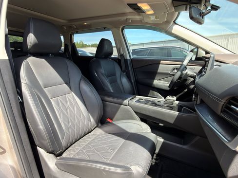 Used 2023 Nissan Rogue Platinum w/ Platinum Premium Package image 12