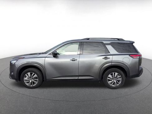Used 2025 Nissan Pathfinder SV image 9