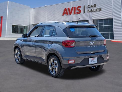 Used 2025 Hyundai Venue SEL FWD image 9