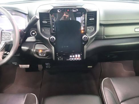 Used 2026 RAM 2500 Laramie AWD/4WD image 32