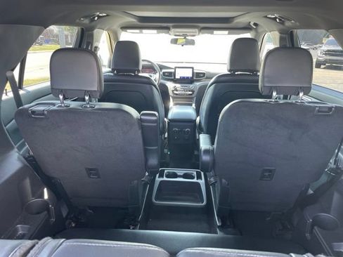 Used 2020 Ford Explorer XLT w/ Equipment Group 202A AWD/4WD image 12