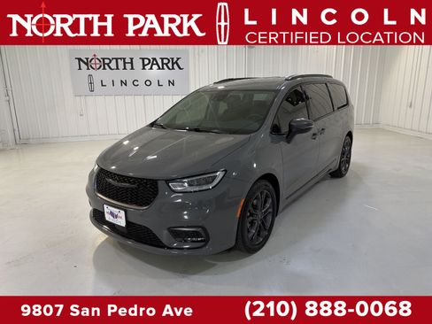 Used 2023 Chrysler Pacifica Touring-L w/ Road Tripper Package FWD image 1