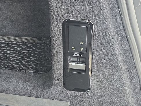 Used 2023 Land Rover Range Rover Sport SE Dynamic image 14