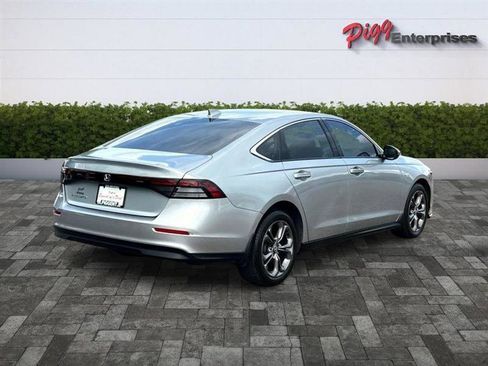 Used 2024 Honda Accord EX image 9