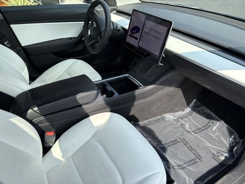 Used 2021 Tesla Model 3 Standard Range Plus RWD image 15