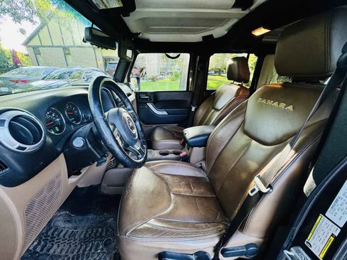 Used 2014 Jeep Wrangler Unlimited Sahara w/ Connectivity Group AWD/4WD image 15