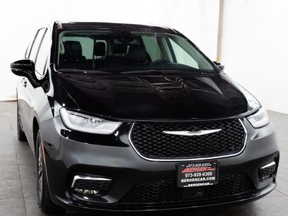 Used 2024 Chrysler Pacifica Limited
