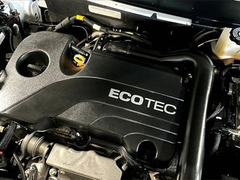 Used 2021 Chevrolet Equinox LS w/ LS Convenience Package image 35