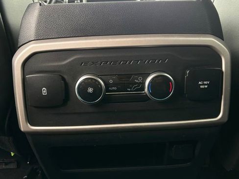 Used 2024 Ford Expedition XLT image 19