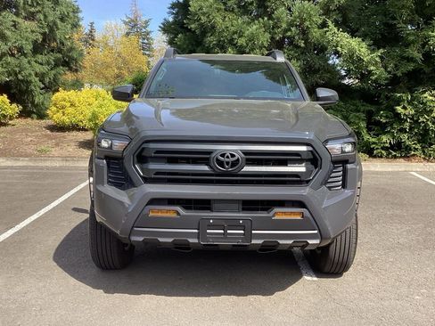 Used 2025 Toyota Tacoma SR5 AWD/4WD image 19