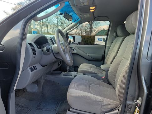 Used 2009 Nissan Frontier SE w/ SE Value Truck Pkg AWD/4WD image 13