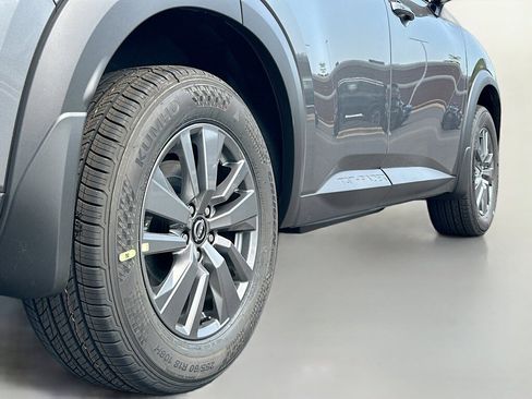 New 2025 Nissan Pathfinder SV image 13