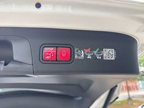 Certified 2025 Mercedes-Benz GLS 450 4MATIC image 31