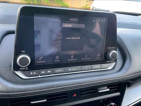 Used 2025 Nissan Rogue SV image 31