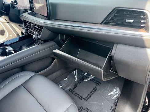 Used 2025 Chevrolet Suburban LT w/ Comfort Package RWD image 36