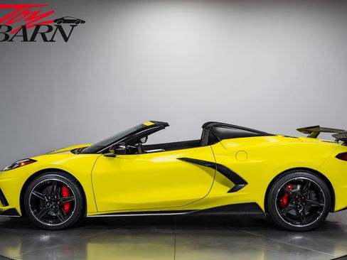 Used 2021 Chevrolet Corvette Stingray Premium Conv w/ Z51 Performance Package RWD image 2