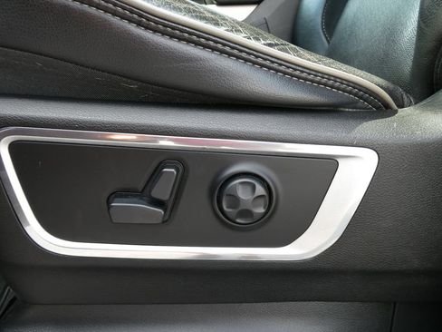 Used 2019 RAM 1500 Laramie AWD/4WD image 25