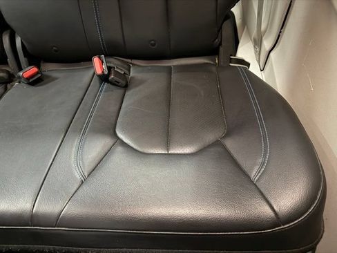Used 2021 Chrysler Pacifica Touring-L FWD image 22