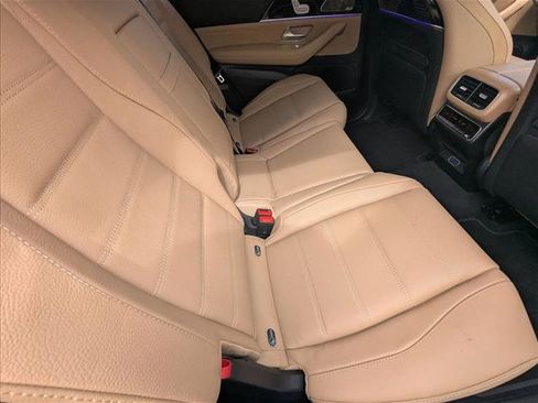 Used 2025 Mercedes-Benz GLS 580 4MATIC image 18